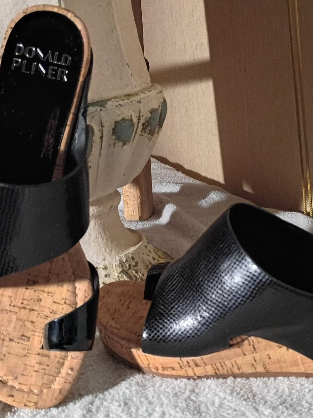 The Gyer Wedge  from Donal Pliner Black womens size 8.5